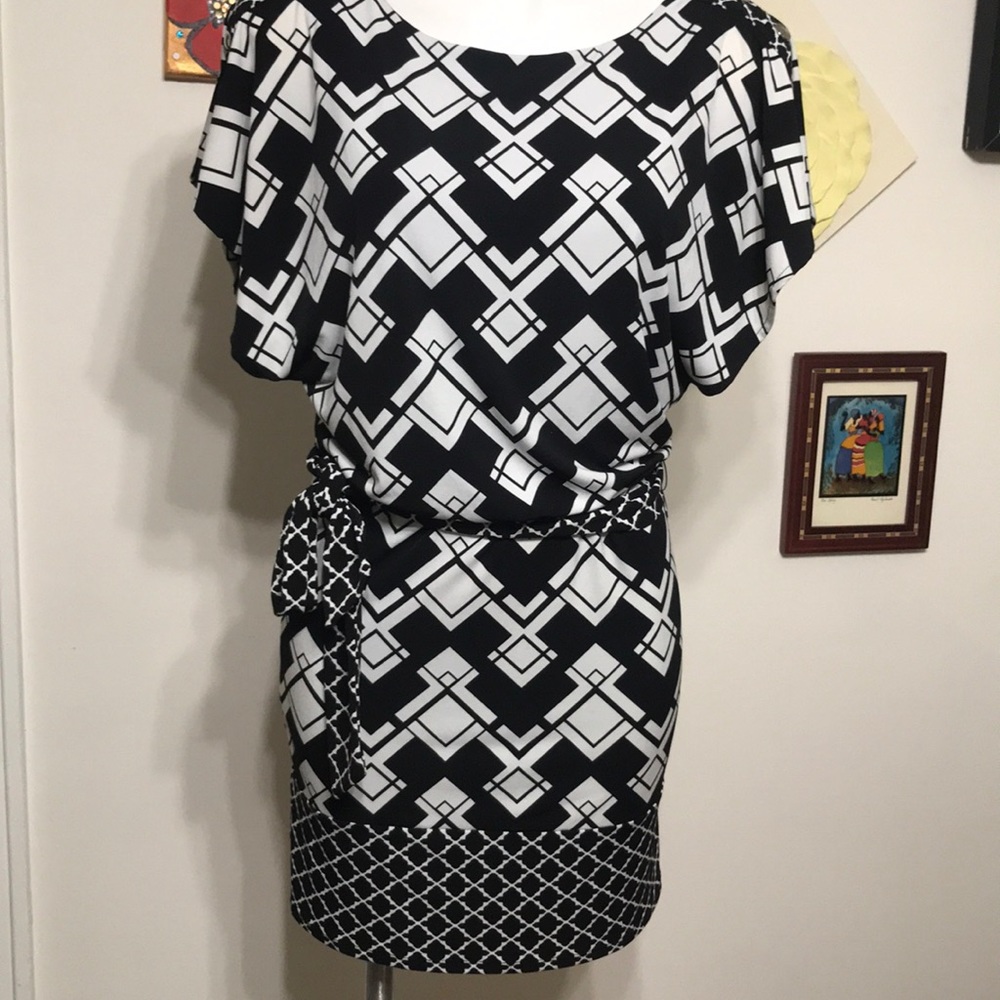 White House Black Market mini dress w belt
